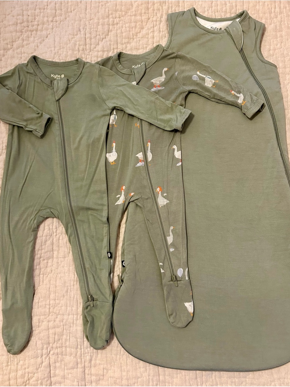 Kyte BABY Thyme & Silly Goose Zippered Footies; Thyme Sleep bag 3-6 months